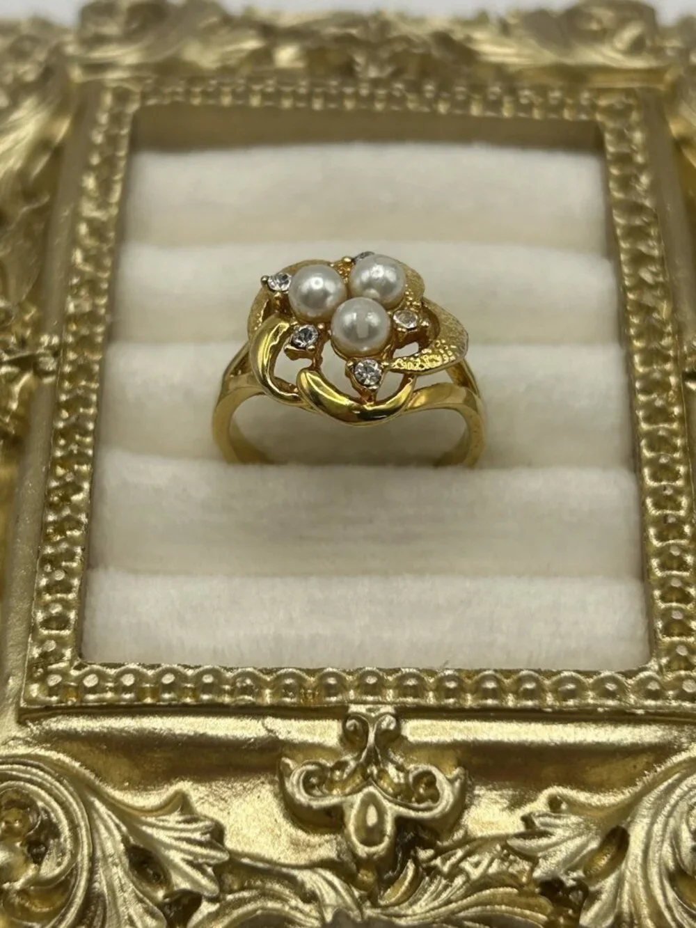 Vintage Cottagecore Faux Pearl Rhinestone Gold Tone Flower Ring Size 7 Romantic - Picture 8 of 16